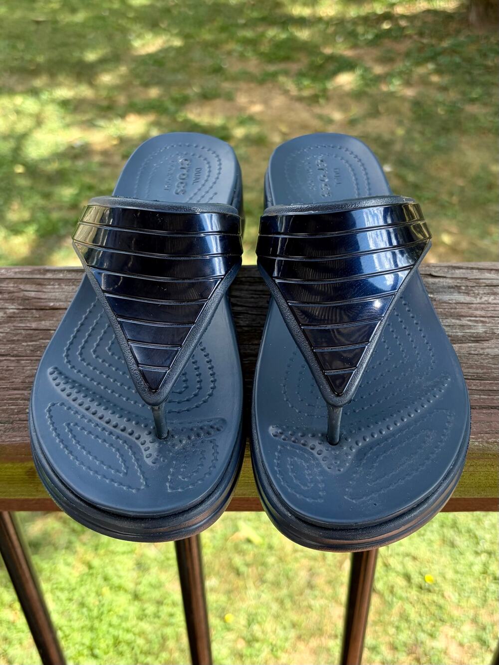 Crocs Women's Monterey Metallic Wedge Thong Sandals Navy Size 8 NEW